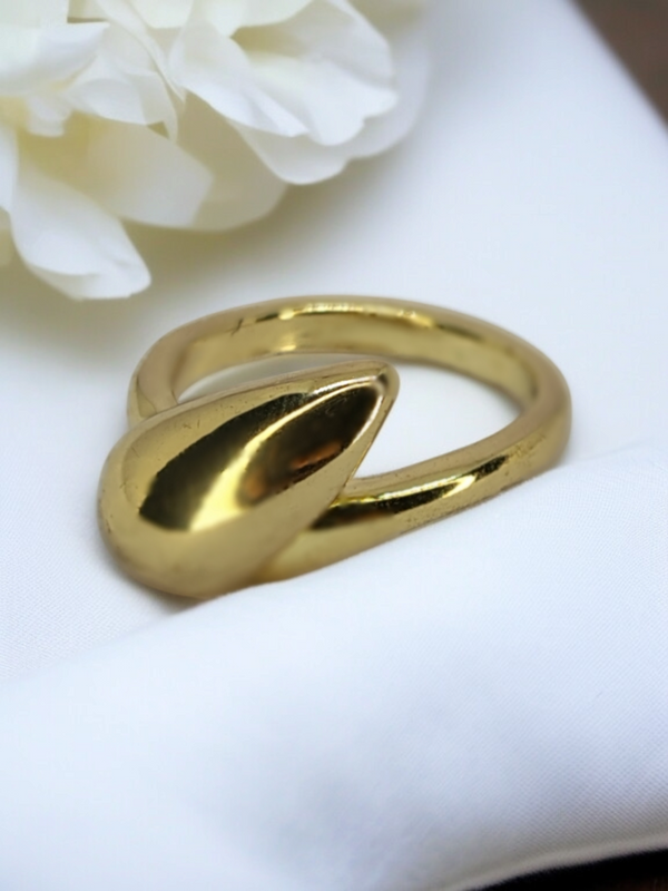 Zebarkart Anti Tarnish Gold Single Top Finger Ring